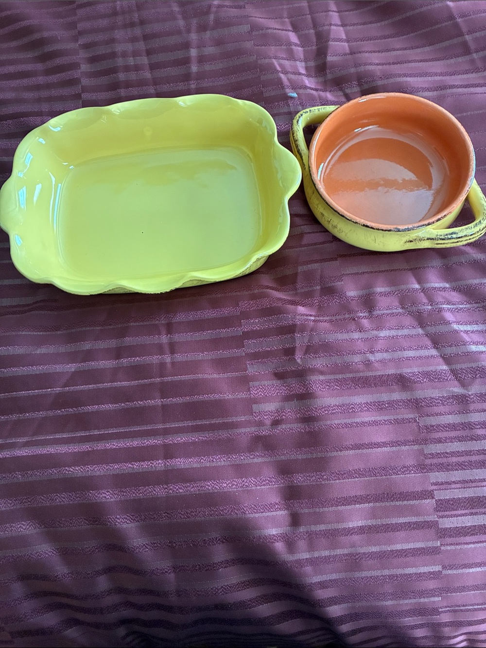 Yellow 
And Orange Ceramic Chip and dip bowls. 
Never Used.